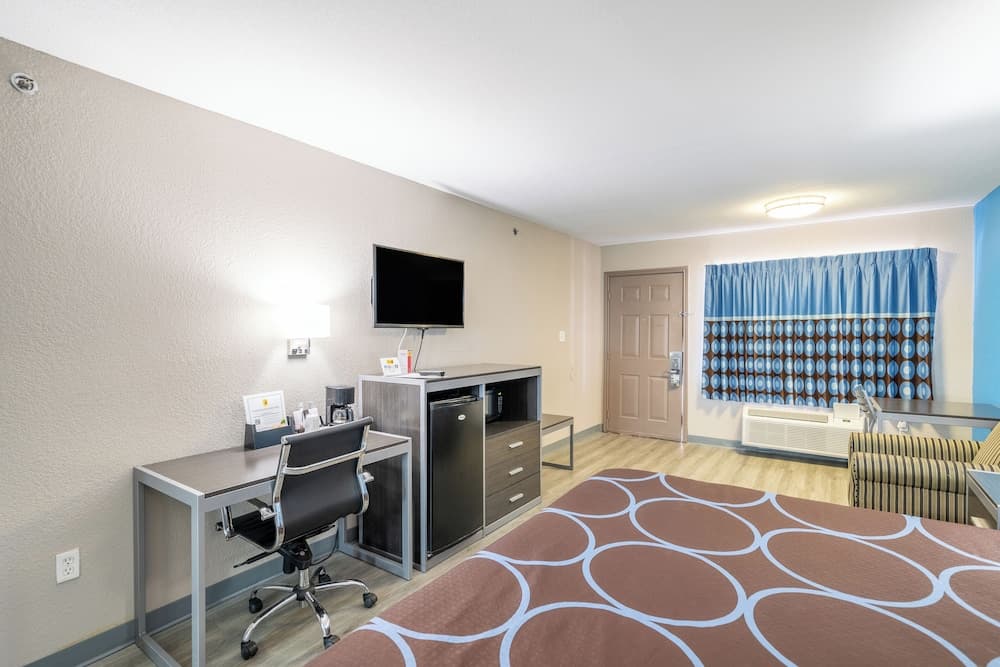 Super 8 by Wyndham San Antonio/Riverwalk Area