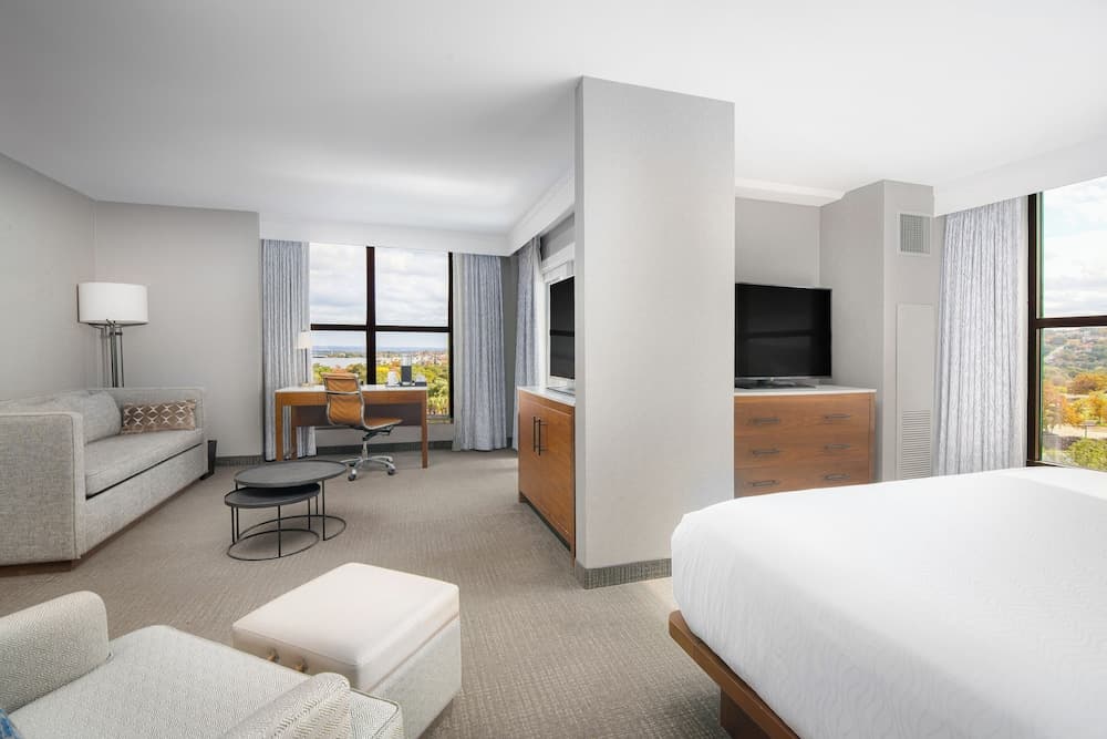 Horseshoe Bay Resort