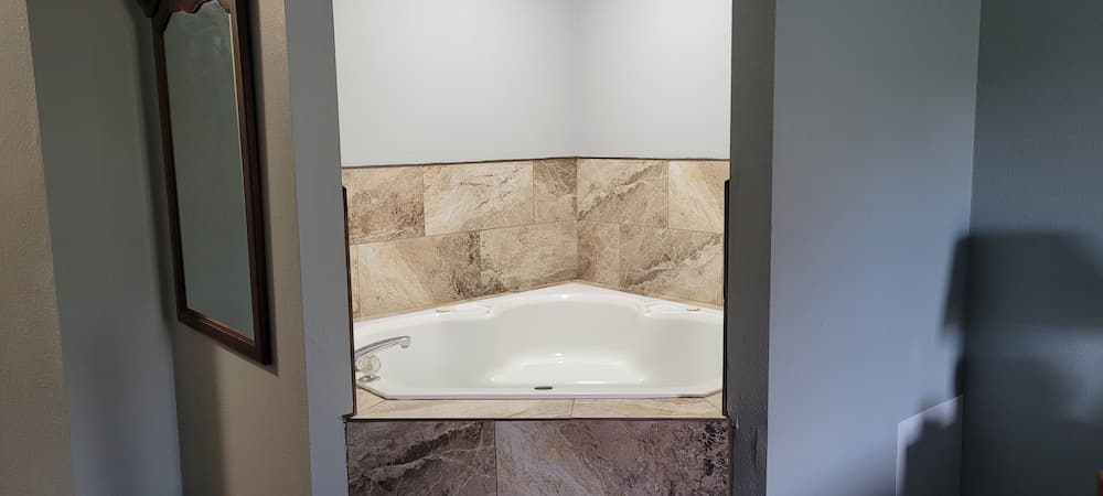 Days Inn & Suites by Wyndham Williamsburg IA North