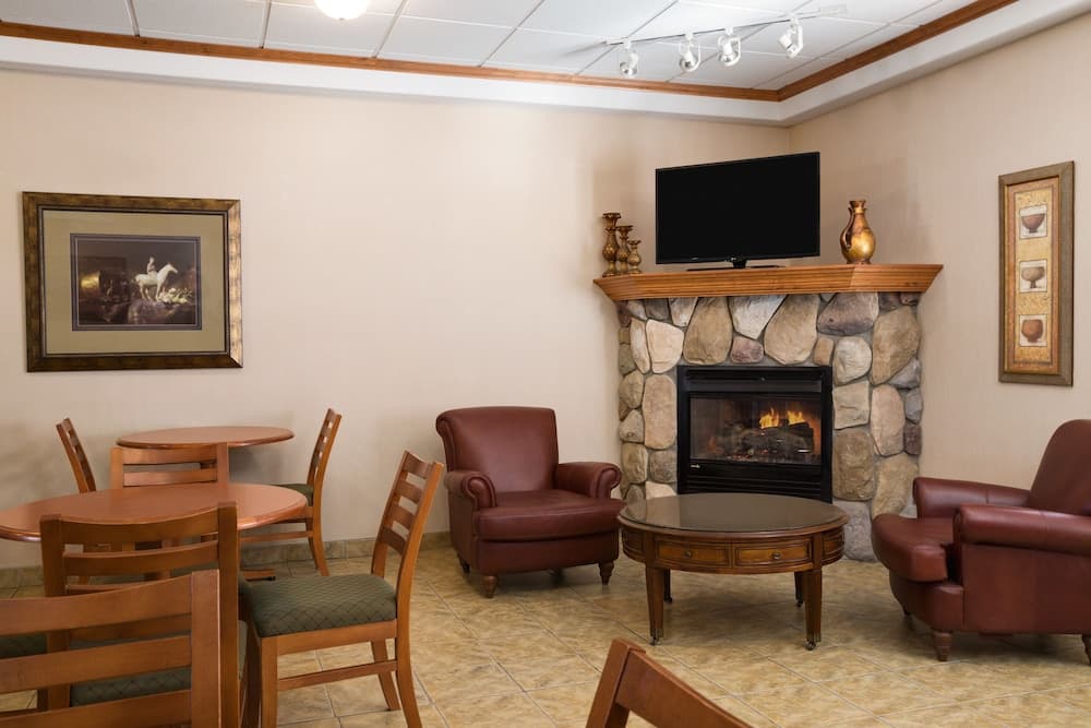 Ramada by Wyndham Clairmont/Grande Prairie