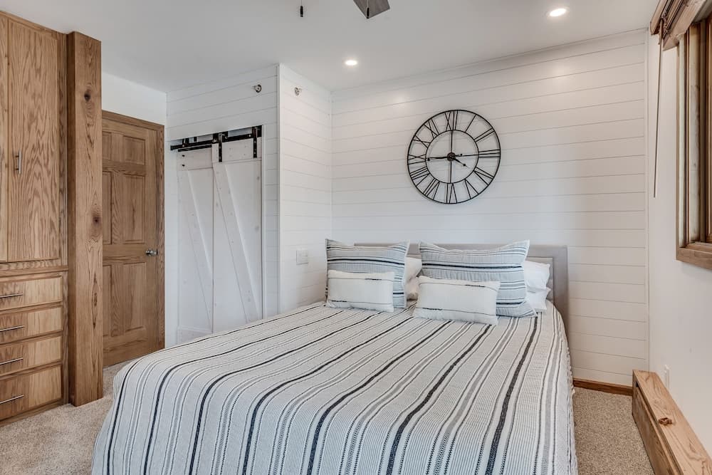 Laurelwood Condominiums