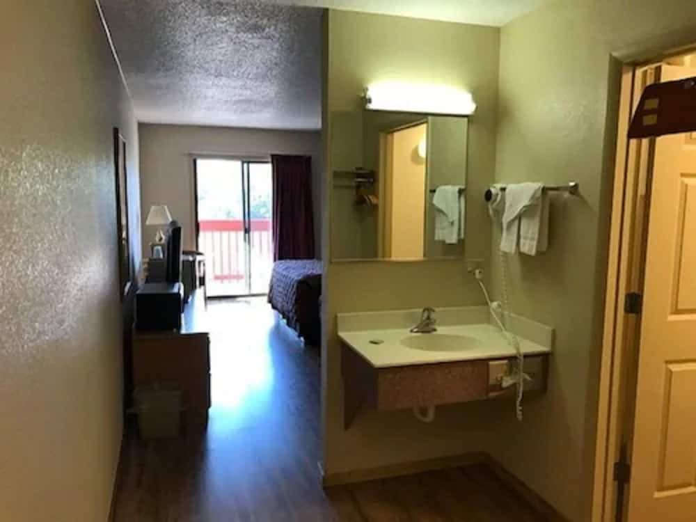 Days Inn by Wyndham Waynesville NC