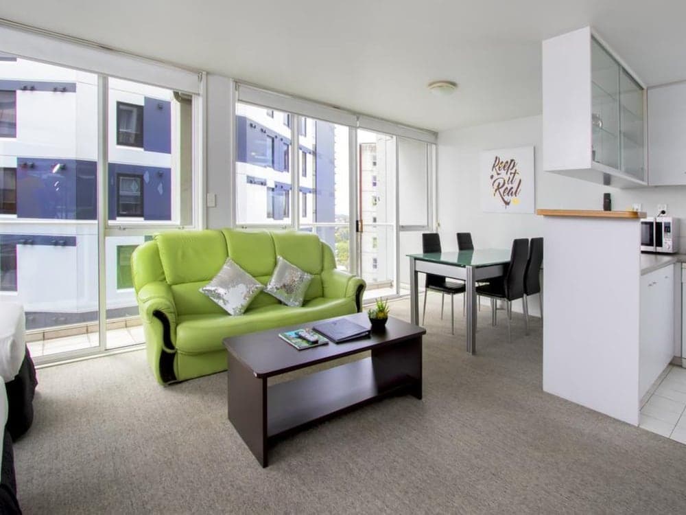 Crown on Cintra Lane