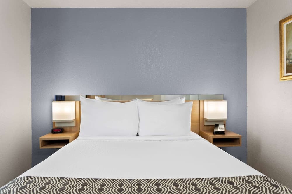 Microtel Inn & Suites by Wyndham Zephyrhills