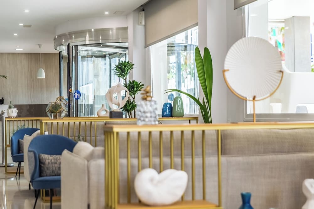 Hotel Las Arenas, Affiliated by Meliá