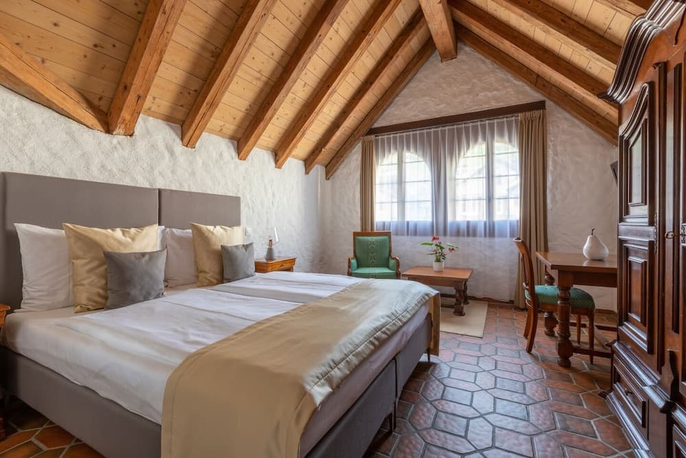 Swiss-Chalet Merlischachen - Romantik Schloss-Hotel am See