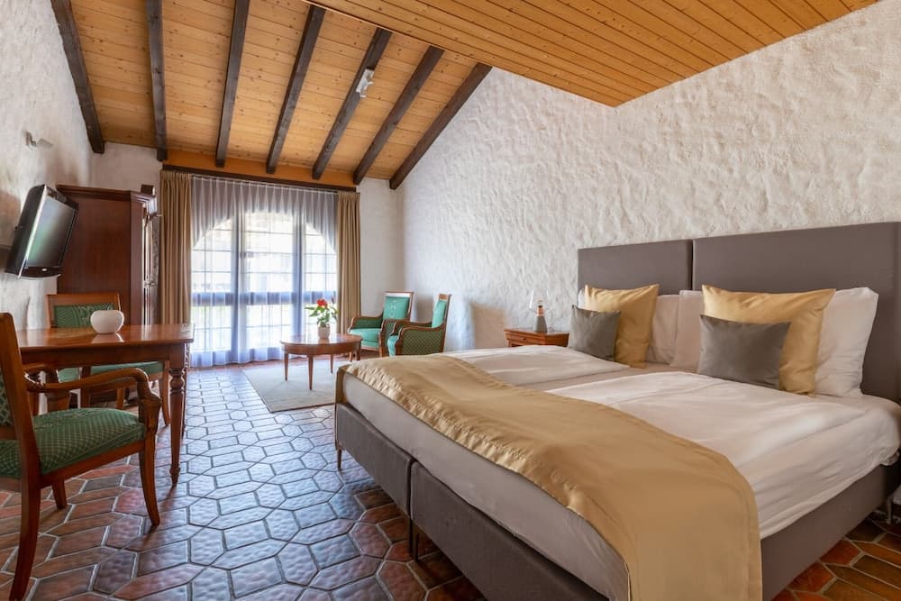 Swiss-Chalet Merlischachen - Romantik Schloss-Hotel am See