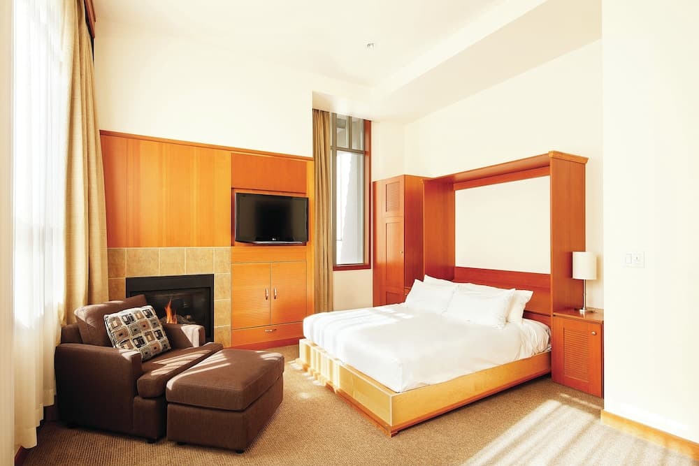 Pan Pacific Whistler Village Centre