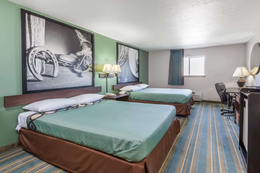 Super 8 by Wyndham Chickasha