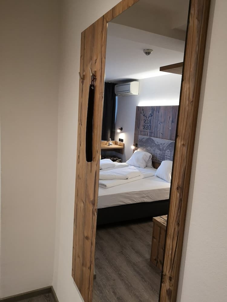 Binders Budget City Mountain Hotel