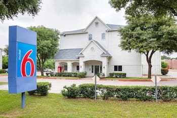 Motel 6 Grand Prairie, TX - Near Six Flags Drive