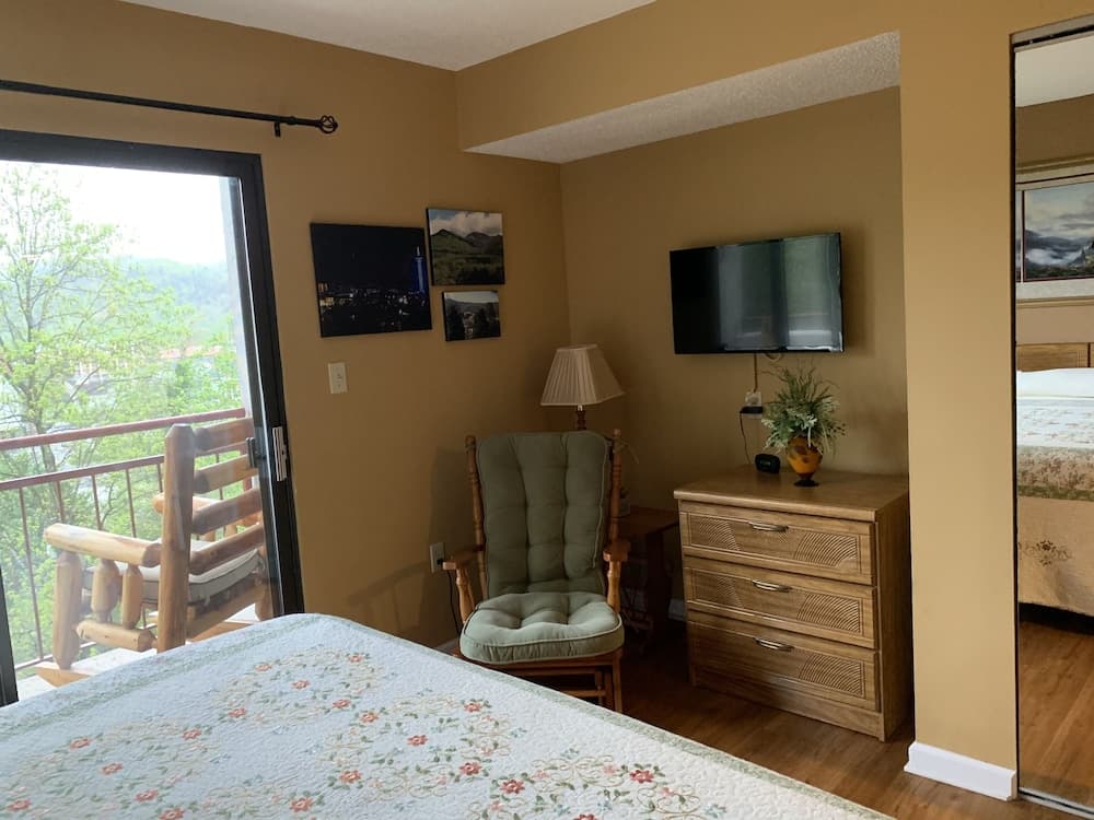 Laurel Inn Condominium