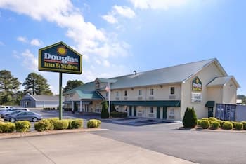 Douglas Inn And Suites