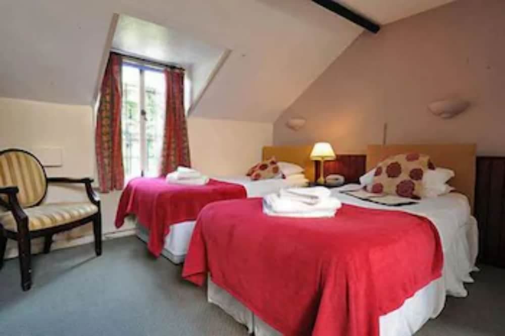 Crown and Cushion Hotel