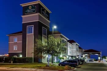 La Quinta Inn & Suites by Wyndham Laredo Airport