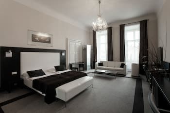 Old Town Square Residence by Emblem