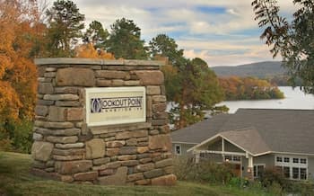 Lookout Point Lakeside Inn