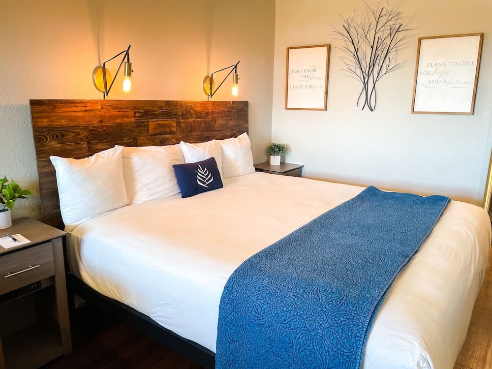 Pinemark Inn & Suites