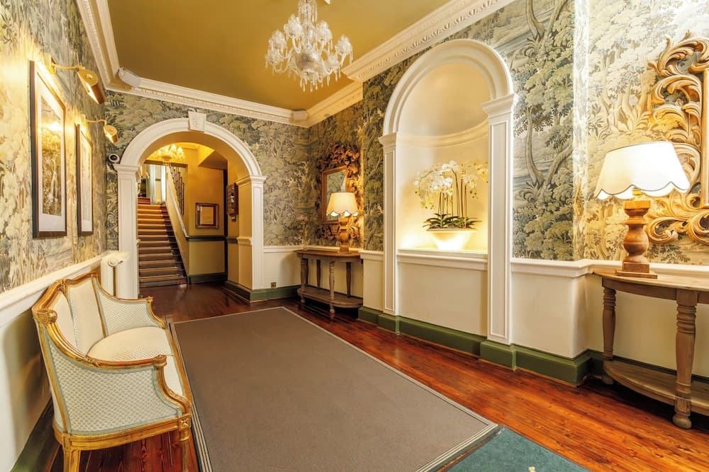 The Club House Hotel