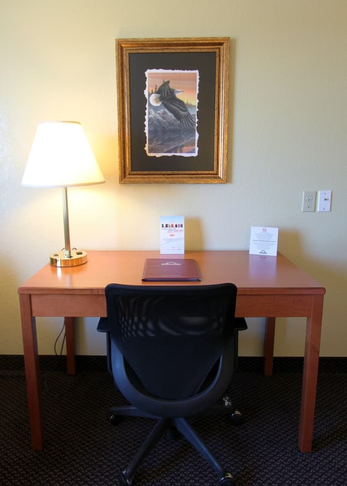 Days Inn & Suites by Wyndham Thompson