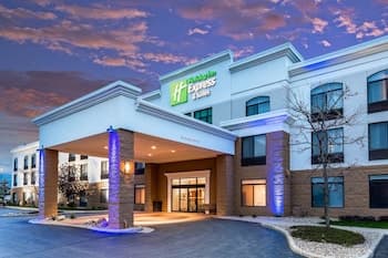 Holiday Inn Express & Suites Cedar Falls - Waterloo, an IHG Hotel