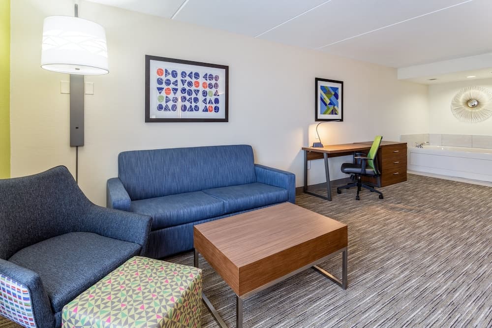 Holiday Inn Express & Suites Cedar Falls - Waterloo by IHG