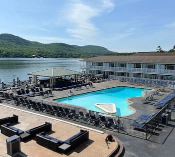 The Georgian Lakeside Resort