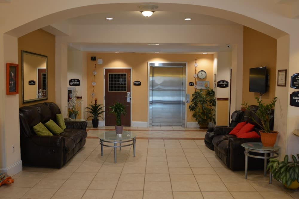 Super 8 by Wyndham Austin/Airport South