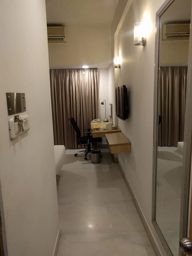 Lemon Tree Hotel, Udyog Vihar, Gurugram