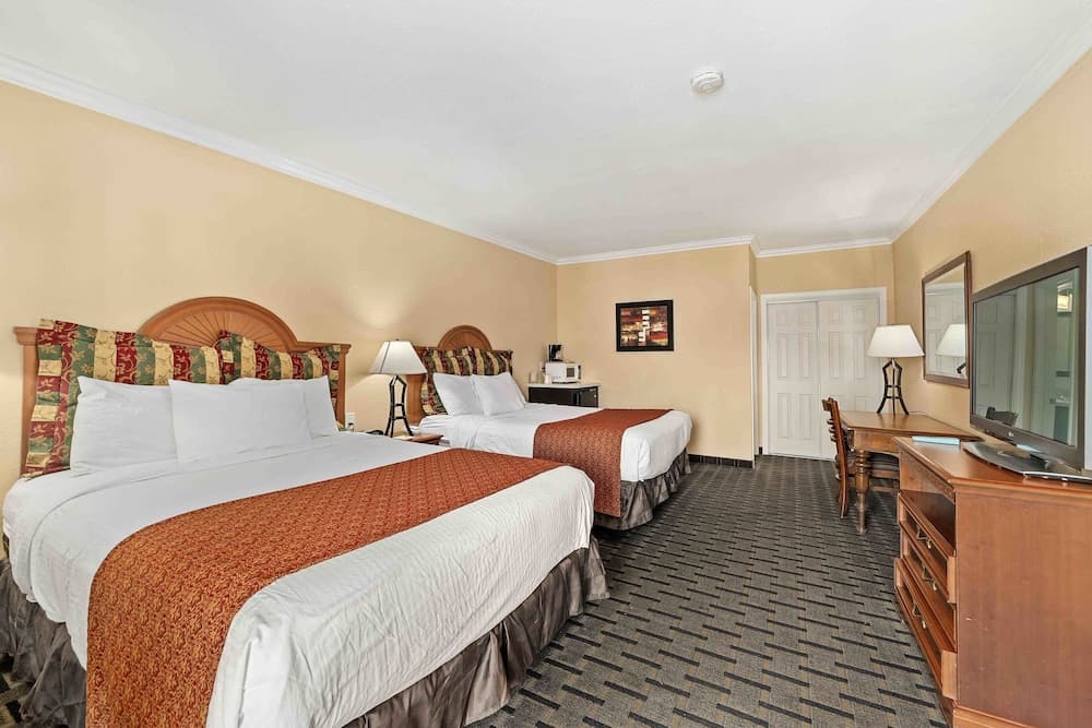 Lemon Tree Hotel & Suites Anaheim