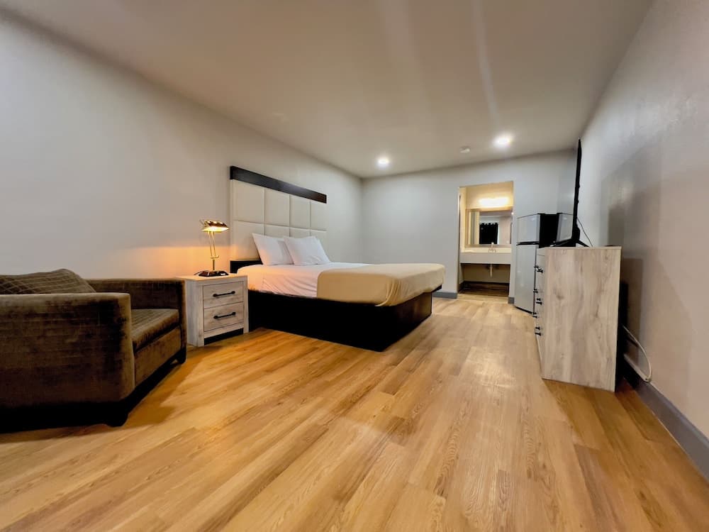 Economy Inn and Suites