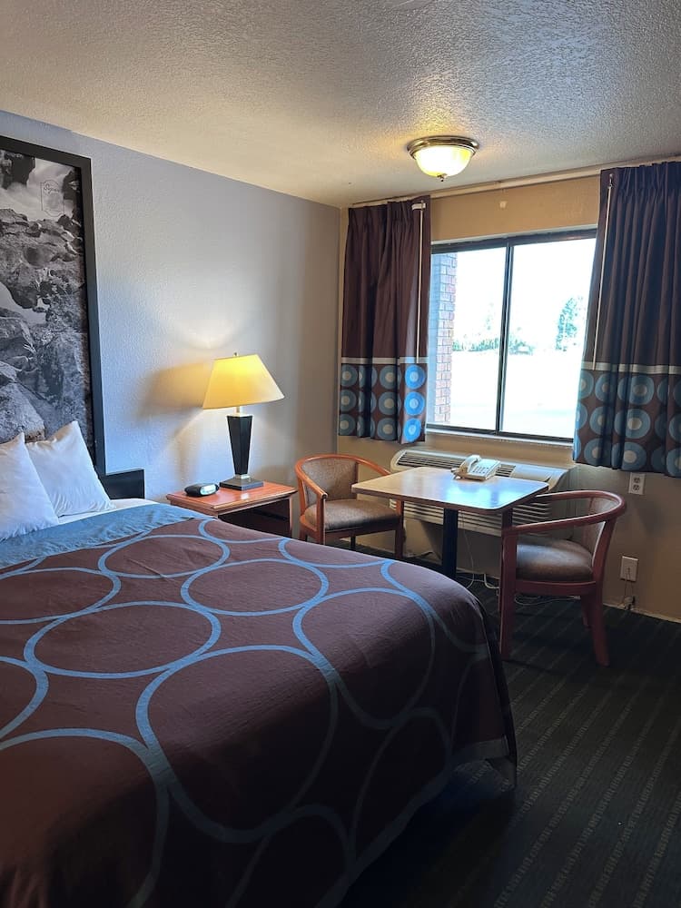 Super 8 by Wyndham Vancouver East