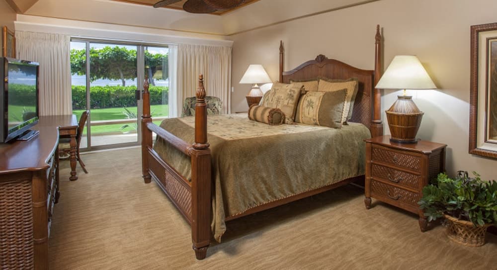 Puunoa - CoralTree Residence Collection