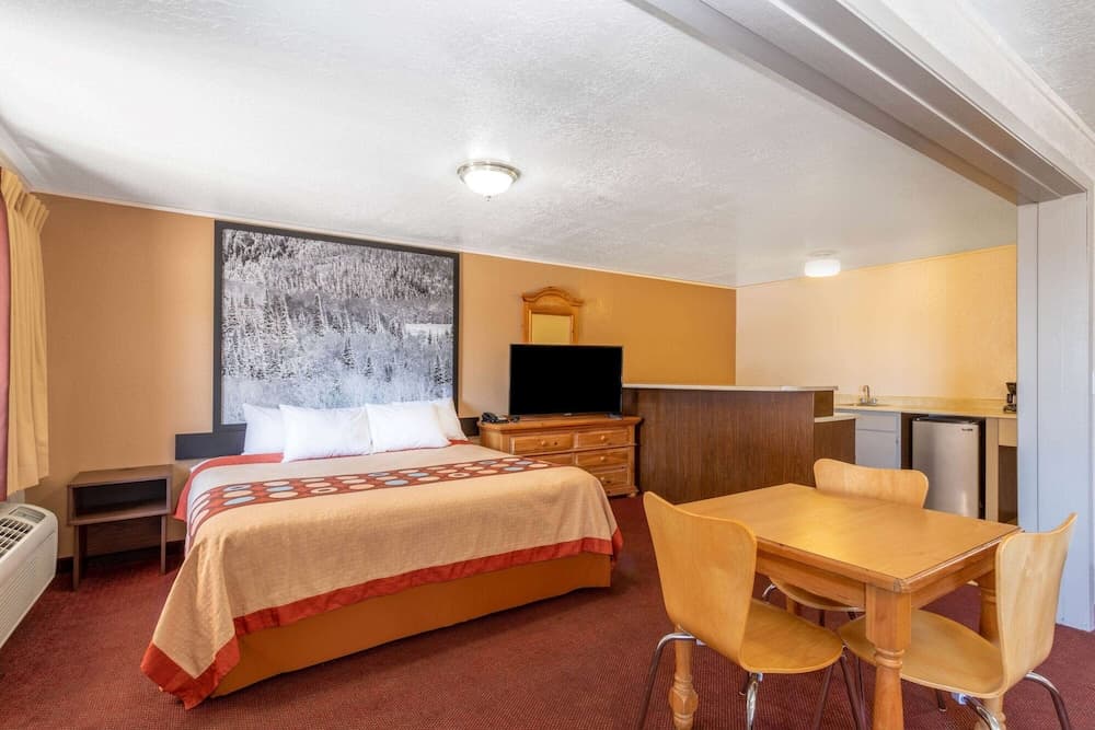 Super 8 by Wyndham Evanston