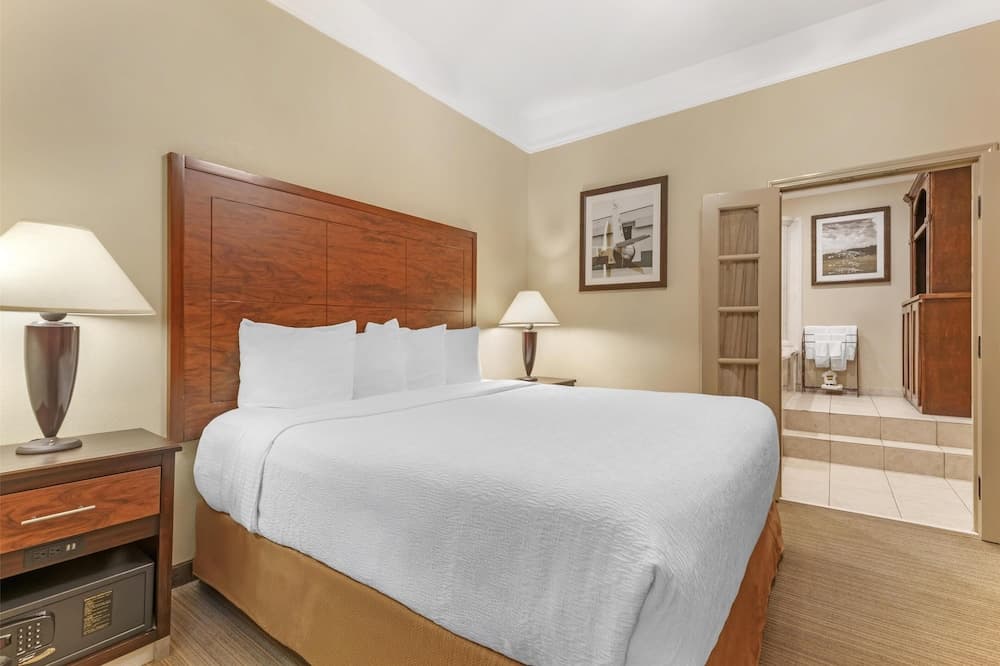 Best Western Plus Monica Royale Inn & Suites