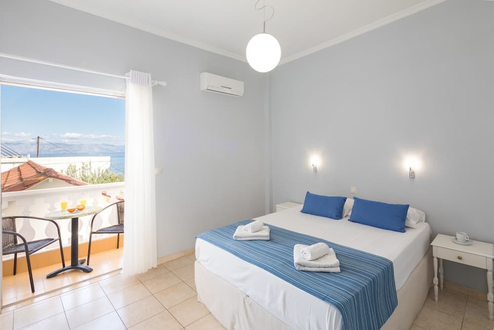 Bella Vista Beach Hotel and Studios