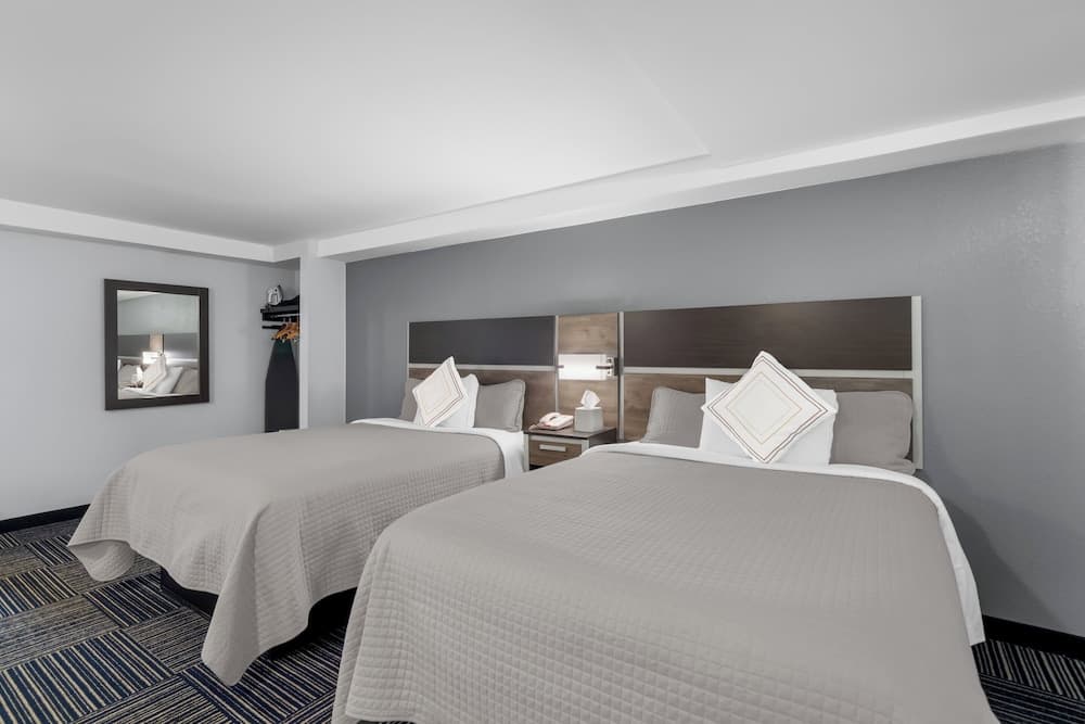 Admiralty Inn & Suites - a Red Collection Hotel