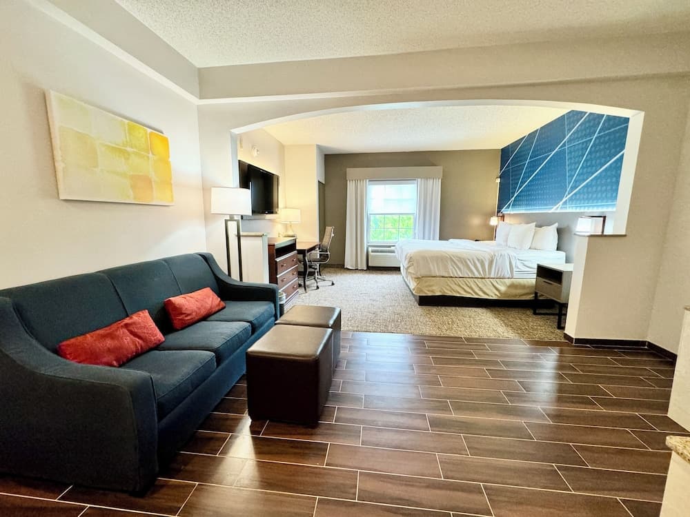 Comfort Suites East Brunswick - South River