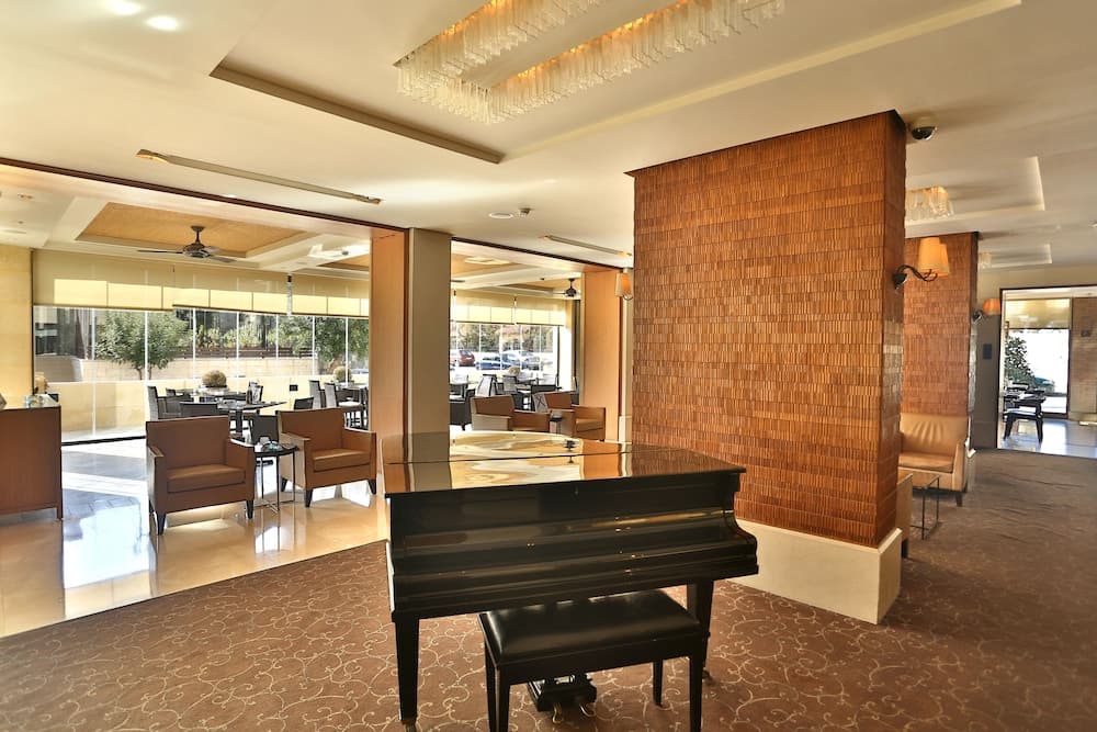 ALQasr Metropole Hotel