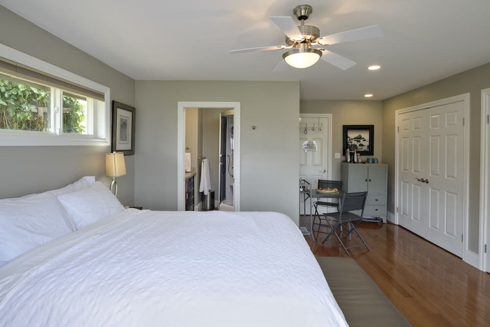 Above The Beach Guest Suites