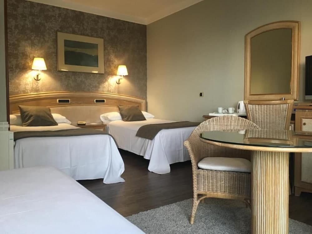 Las Rocas Playa Hotel