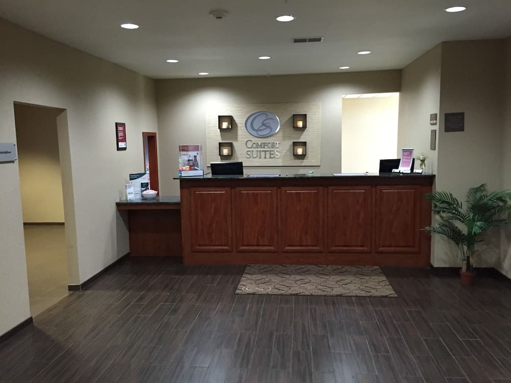 Comfort Suites Johnson Creek Conference Center