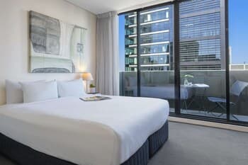 Oaks Melbourne on Collins Hotel