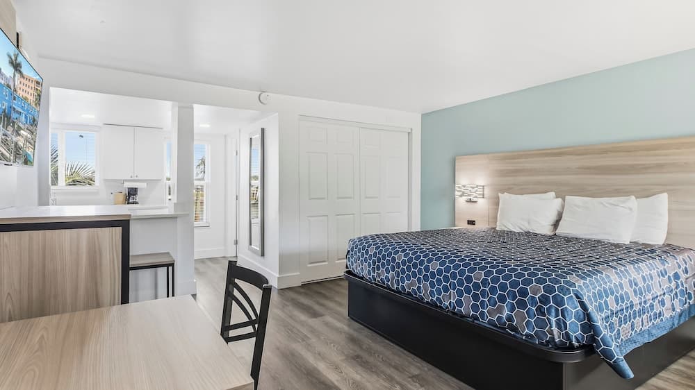 The Bayside Inn & Marina