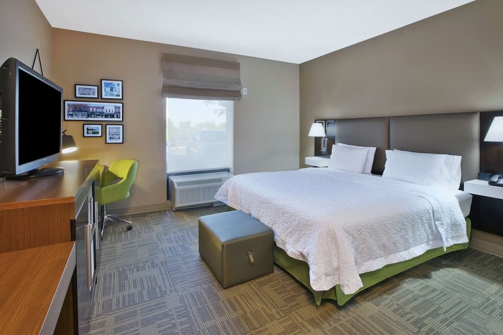 Hampton Inn Commerce Novi