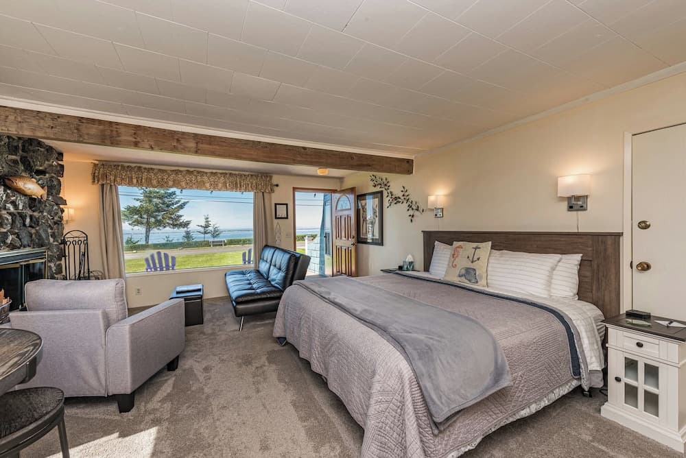 Juan de Fuca Waterfront Hotel & Cottages