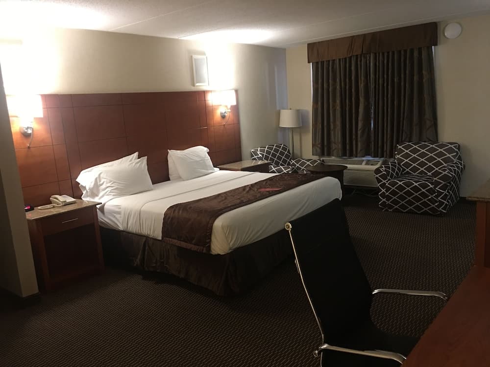 Ramada by Wyndham Rockville Centre