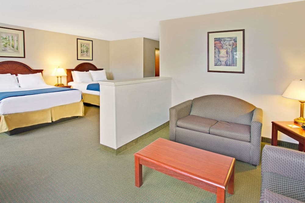 Days Inn & Suites by Wyndham Laurel Near Fort Meade