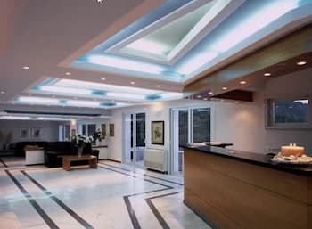 Cape Kanapitsa Hotel & Suites