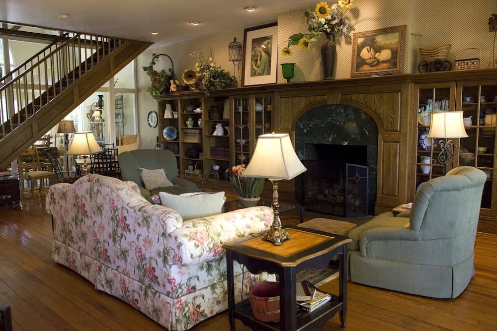 Highland Lake Inn & Resort